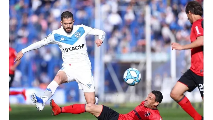 Fernando Gago con la camiseta de Vélez.