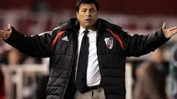 Daniel Passarella en uno de sus pasos como técnico de River.