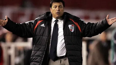 Daniel Passarella en uno de sus pasos como técnico de River.