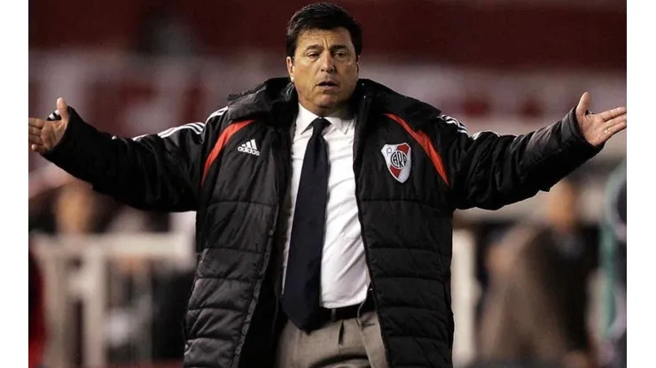 Daniel Passarella en uno de sus pasos como técnico de River.