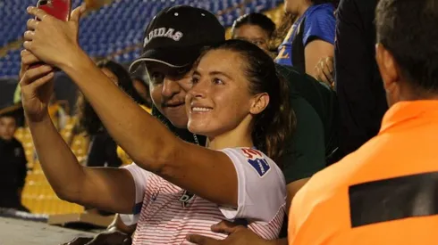 La jugadora pasó por un pésimo momento al querer llevarse un recuerdo con la afición.