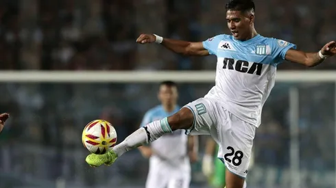 Matías Zaracho defendiendo la camiseta de Racing.