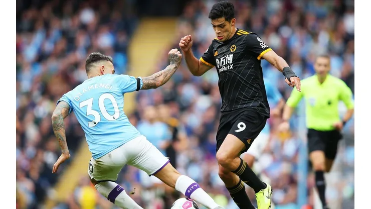 Magia de Raúl Jiménez para el gol de Wolverhampton contra Manchester City
