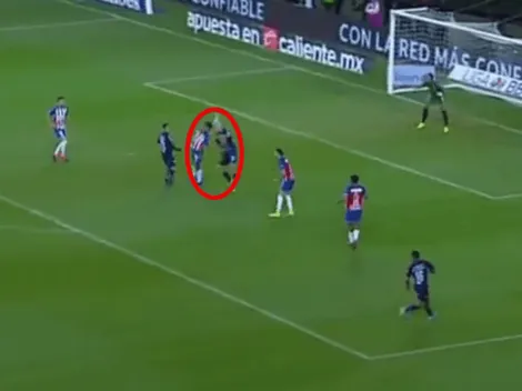 Como todo paraguayo, Carlos González cabeceó perfecto y le dio el 1-1 a Pumas sobre el final