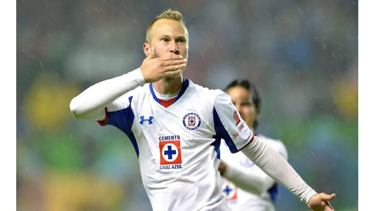 Se enciende el clásico: Alemao trapeó con la playera del América previo al Clásico Joven