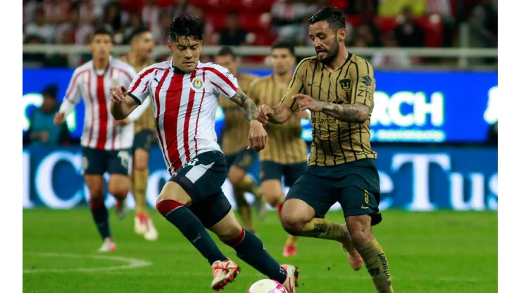 ¡Oficial! Las alineaciones de Chivas y Pumas