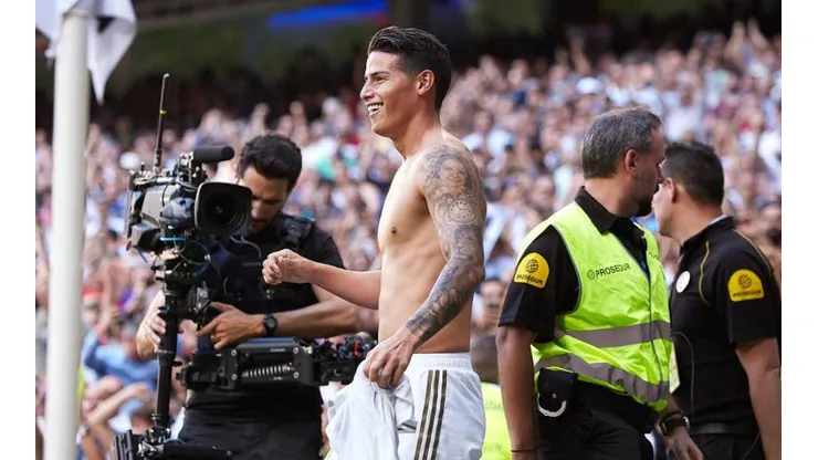 James Rodríguez festeja su primer gol con el Real Madrid tras su regreso.
