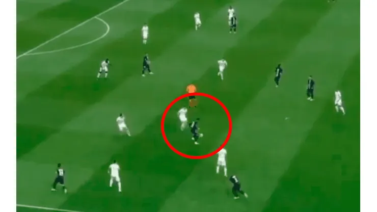 Neymar tiró un pase en modo Dios: la levantó de espalda y le pegó de media vuelta