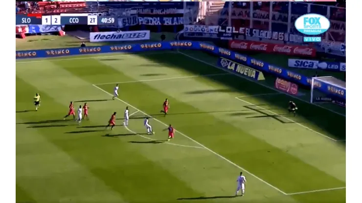 Meli se equivocó y metió un golazo a lo Iniesta ante San Lorenzo