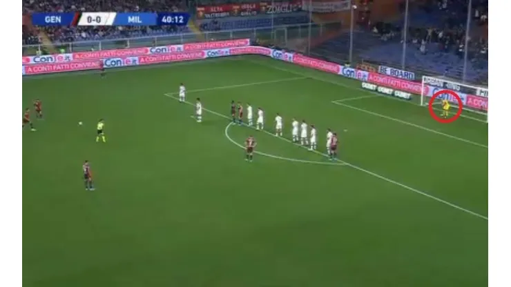El tiro libre que derivó en el gol de Genoa.