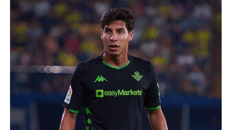 El Betis puso a Lainez en tiempo de compensación y los mexicanos no aguantaron la bronca