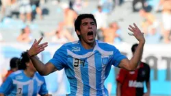 Matías Martínez festejando un gol con la camiseta de Racing.