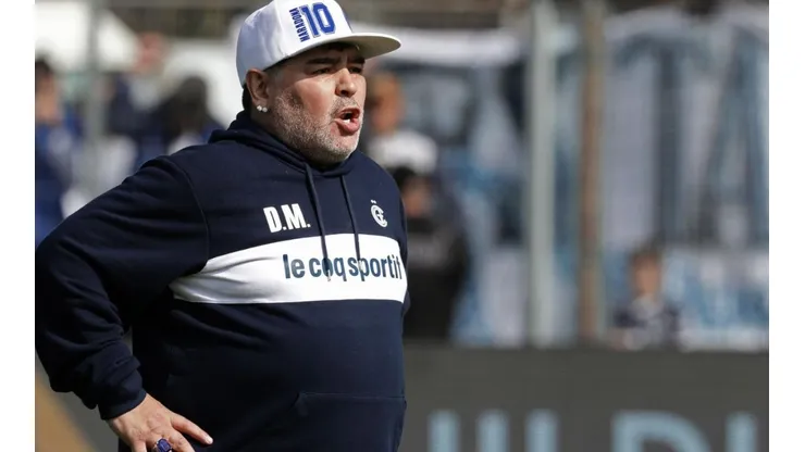Diego Maradona, entrenador de Gimnasia.