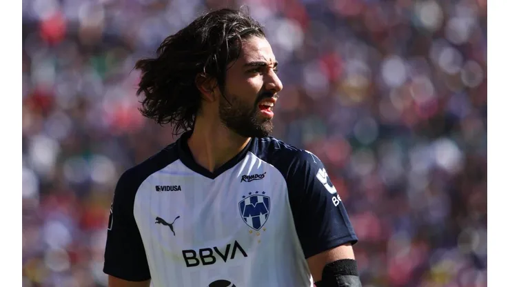 Rodolfo Pizarro llamó payaso a un periodista y se pelearon por Twitter