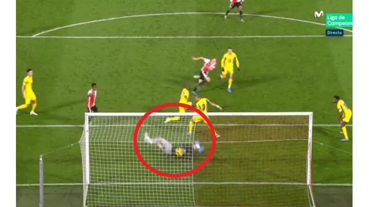 Sigue el show de Marchesín: doble atajada y achique perfecto para evitar el segundo