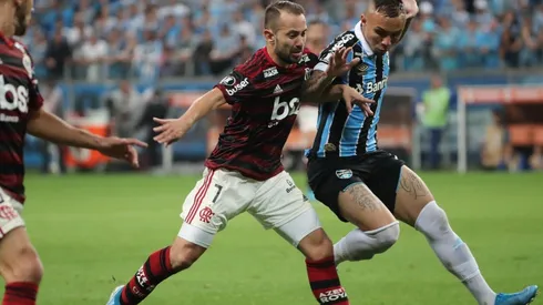 El VAR fue protagonista y Gremio le empató sobre el final a Flamengo