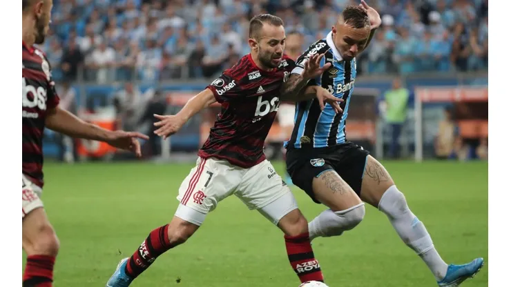 El VAR fue protagonista y Gremio le empató sobre el final a Flamengo