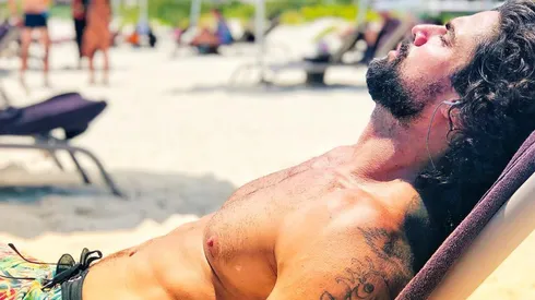 Se filtró una foto íntima, sin ropa, de Luciano Castro y los memes explotaron