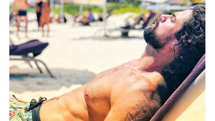 Se filtró una foto íntima, sin ropa, de Luciano Castro y los memes explotaron