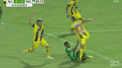 Por poco le deja el tobillo de trapo al rival: Mafla, segundo expulsado en Nacional