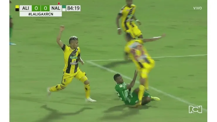 Por poco le deja el tobillo de trapo al rival: Mafla, segundo expulsado en Nacional