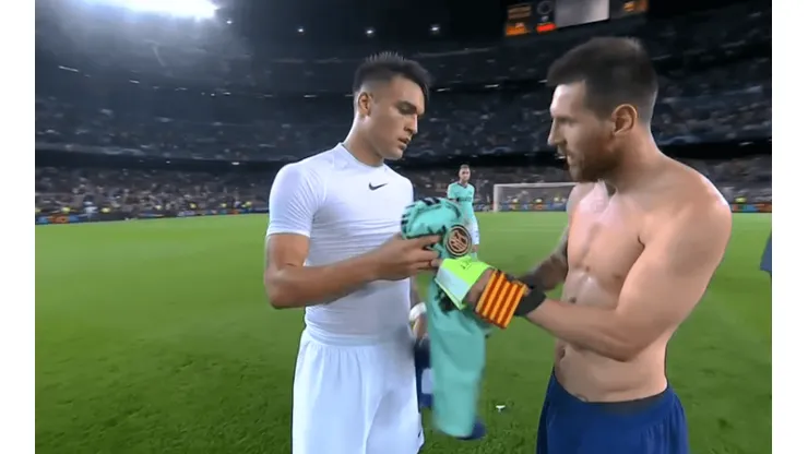 A Messi le pidieron la camiseta, pero él ya sabía a quién dársela: Lautaro Martínez