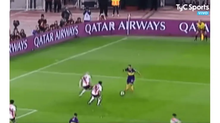 Ahora Beltramo pidió a los gritos un penal de Pinola sobre Salvio