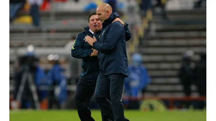 A la distancia, Paco Jémez ya vive el Cruz Azul - América
