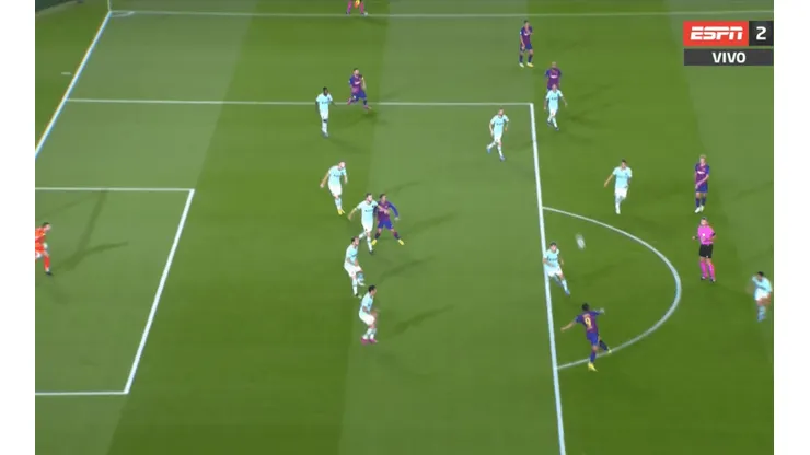 ¡Es un animal! Luis Suárez agarró el balón de volea y le rompió el arco al Inter