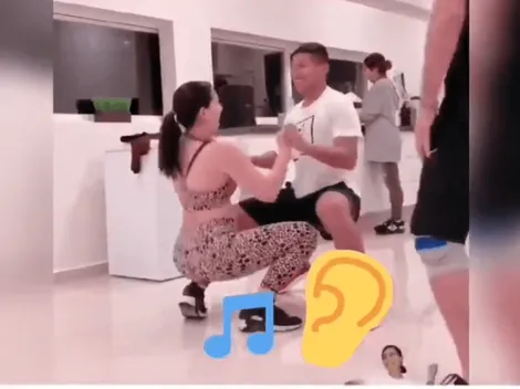 ¡Hasta abajo Oreja! Flores fue filmado bailando y demostrando su destreza en la pista