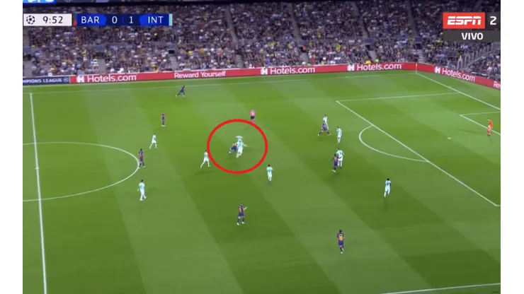 Volvió la magia: Messi tiró un caño y levantó a todo el Camp Nou