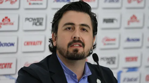 Amaury Vergara sostuvo que el equipo "no está en venta" y los seguidores estallaron de bronca