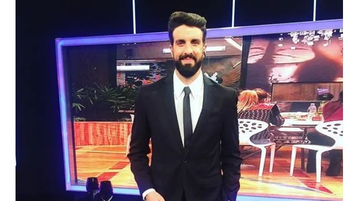 Azzaro le pegó a los hinchas de Boca: "Les pido que sean dignos y no lloren con el árbitro"