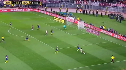 ¡Ay, Andrada! El palo lo salvó de un insólito 2-0 de River ante Boca