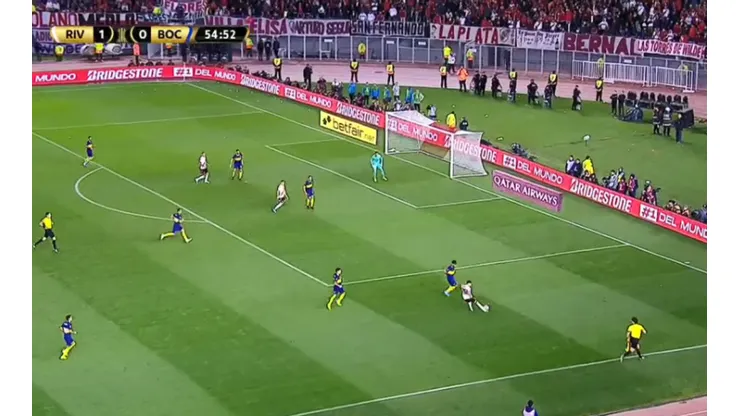 ¡Ay, Andrada! El palo lo salvó de un insólito 2-0 de River ante Boca