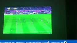 David Silva siguiendo el River vs. Boca.