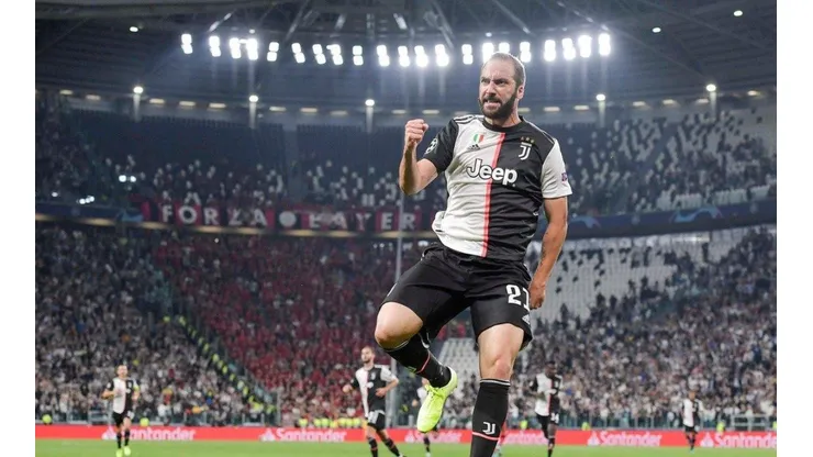 Con un gol y una asistencia de Higuaín, la Juve despachó 3 a 0 al Bayer Leverkusen