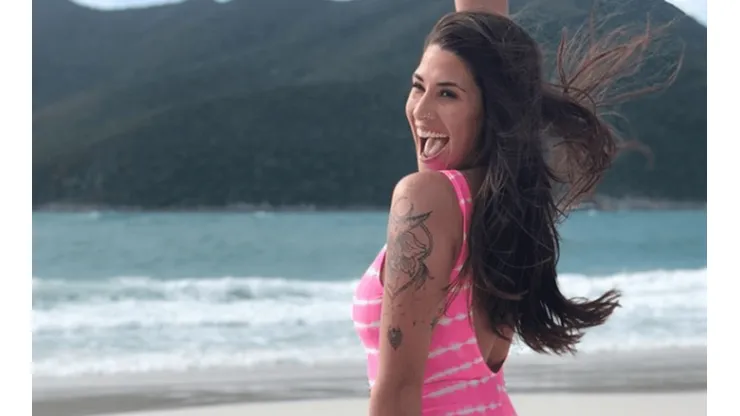 Ivana Nadal subió otra foto sin remera y preguntó si ángel o demonio