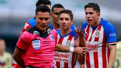 Ya es tarde: el silbante expulsó a Alan Cervantes