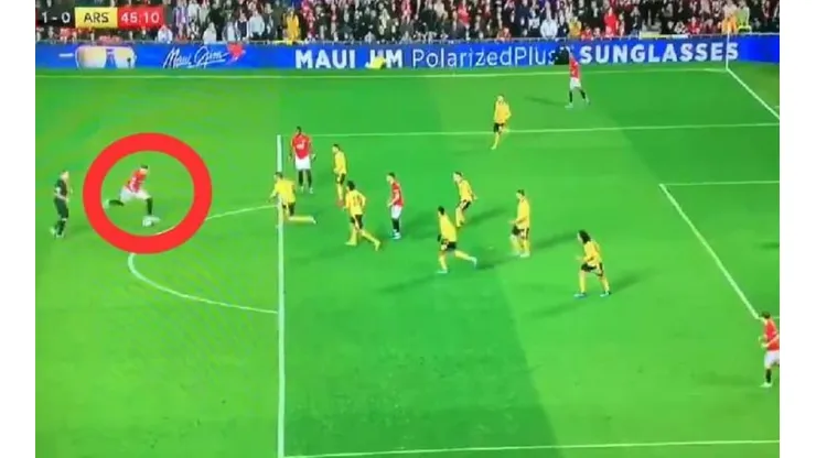 Le pega un poquito: McTominay se acomodó y la clavó en el ángulo