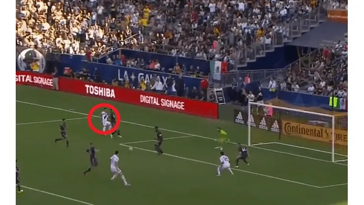 Asistencia de Pavón para el gol de Ibrahimovic