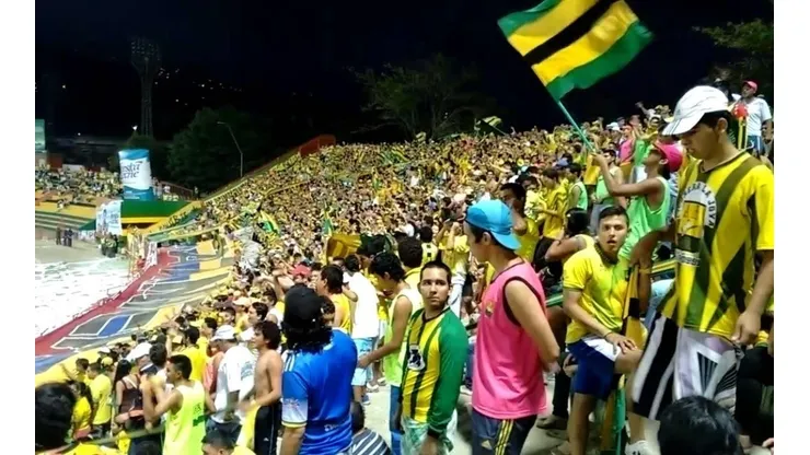 Hinchada del Atlético Bucaramanga en el estadio Alfonso López.