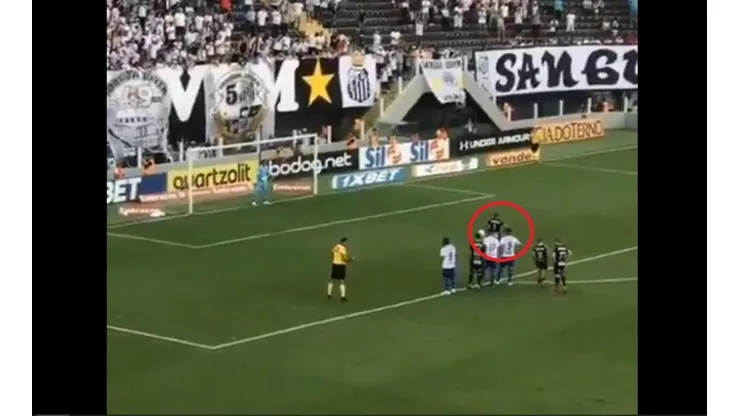 Muy buena resolución de penal de Carlos Sánchez.