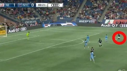 Lo vio adelantado y pateó: Golazo de Gustavo Bou en la MLS