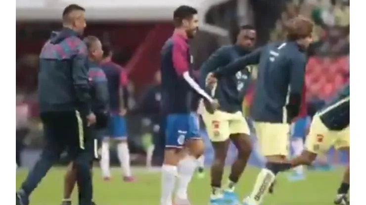 Oribe Peralta dejó de lado la rivalidad y saludó a sus excompañeros de América