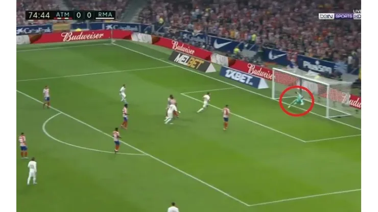 Enorme atajada de Jan Oblak.
