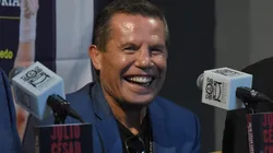 "¡Arriba el América!", el grito de Julio César Chávez en el hotel de Chivas