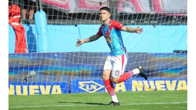 Gastón Álvarez Suárez abrió la cuenta en Sarandí.