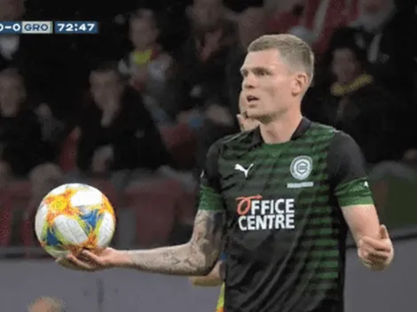 Nunca lo vimos: lo expulsaron por hacer tiempo ¡en un lateral!