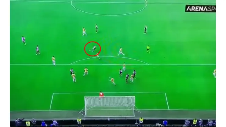 ¡Pero qué golazo! Pjanic la reventó desde afuera y le rompió el arco al Spal